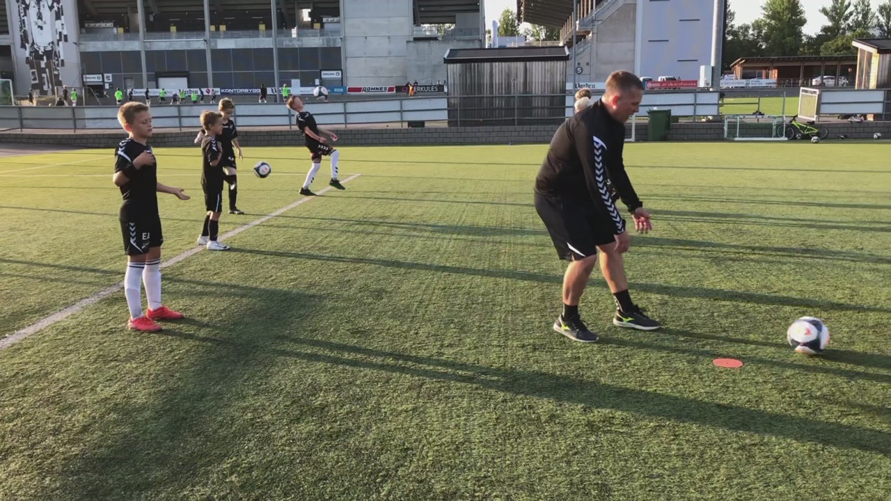 18 Mottak bryst-volley.mp4